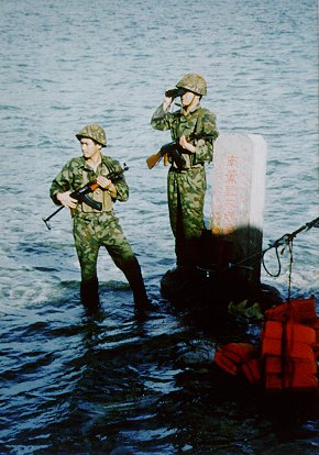 Nansha Island - Nanxun Jiao Sovereignty Marker &　sodiers 南沙群岛南薰礁主权碑，战士守礁图